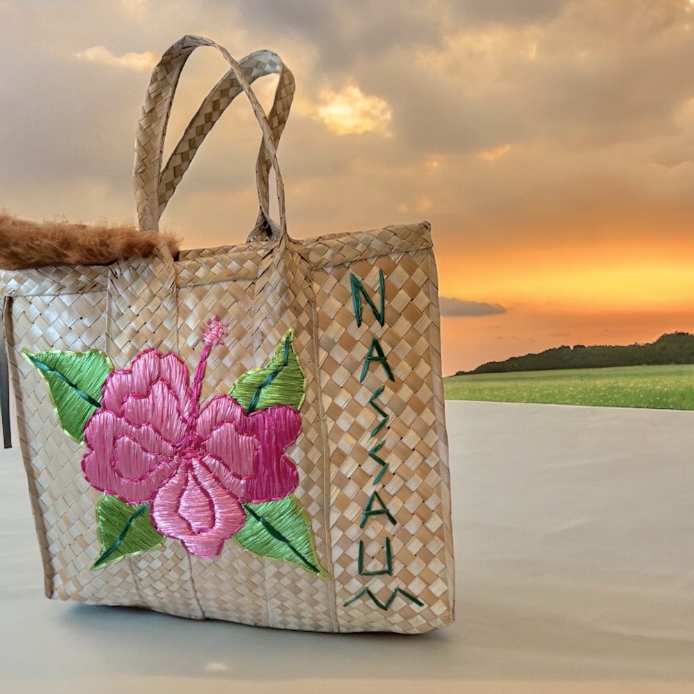 Bahamian Raffia and Straw‎ Embroidered Tote bag. NWOT